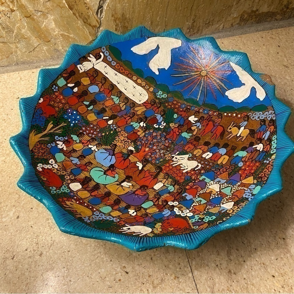 Mexican folk art decorative dish in vibrant colours and signed by artist JPS - Picture 8 of 13